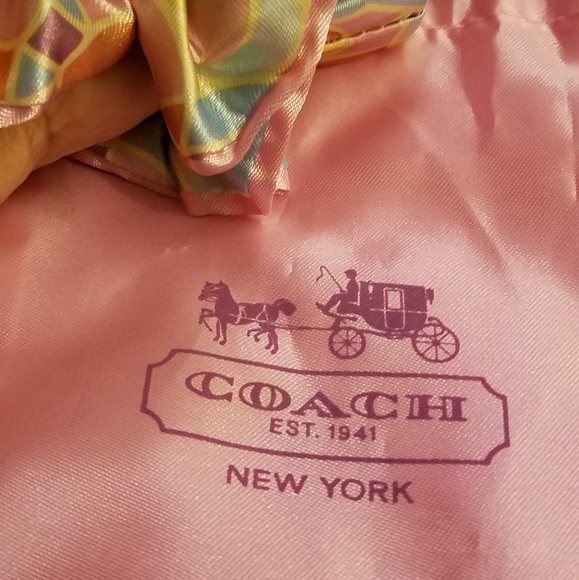 VERY RARE!!! 🍃MINT🍃READ🖤Coach Silk Scrunche 🖤RARE🖤 - Picture 3 of 8